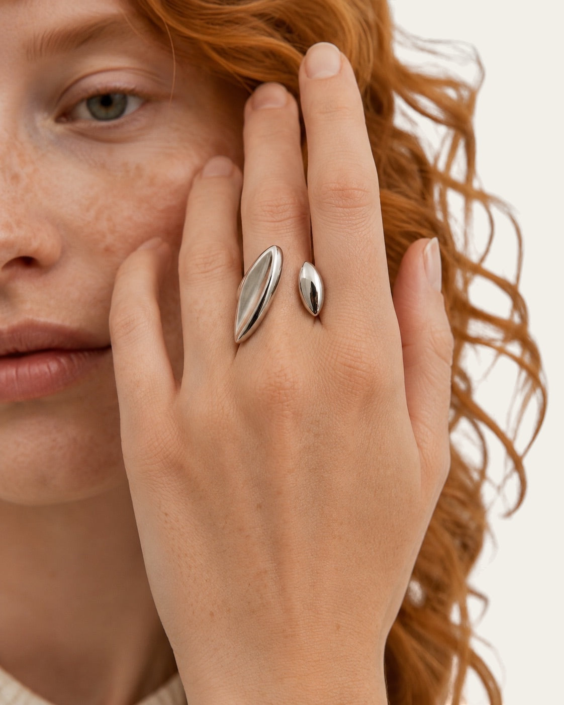 Time4Me duoform adjustable ring in polished silver stainless steel worn on a woman's hand