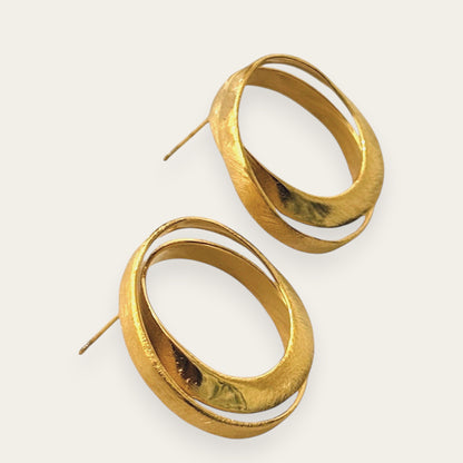 Time4Me gold spiral earrings made of stainless steel with a textured finish, 3cm diameter