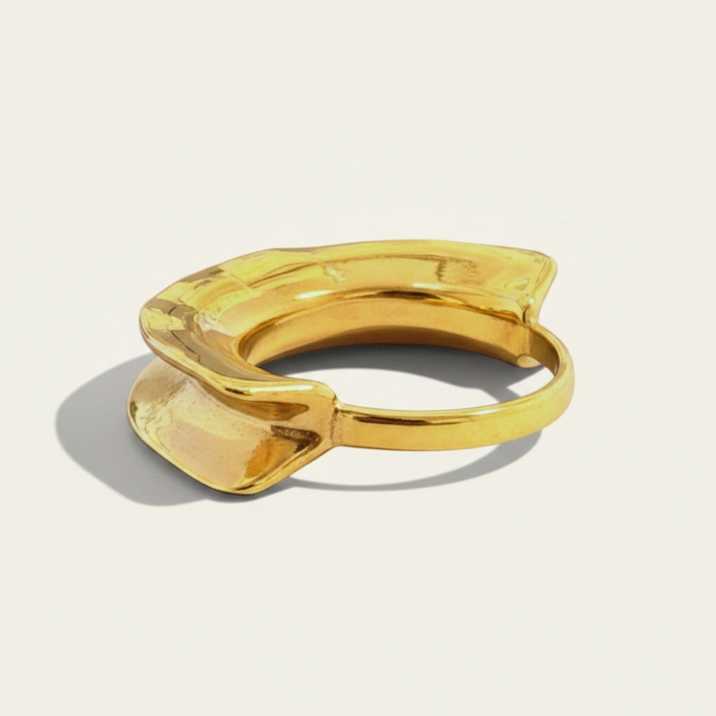 Time4Me adjustable gold wave ring made of stainless steel with a polished finish on a neutral background