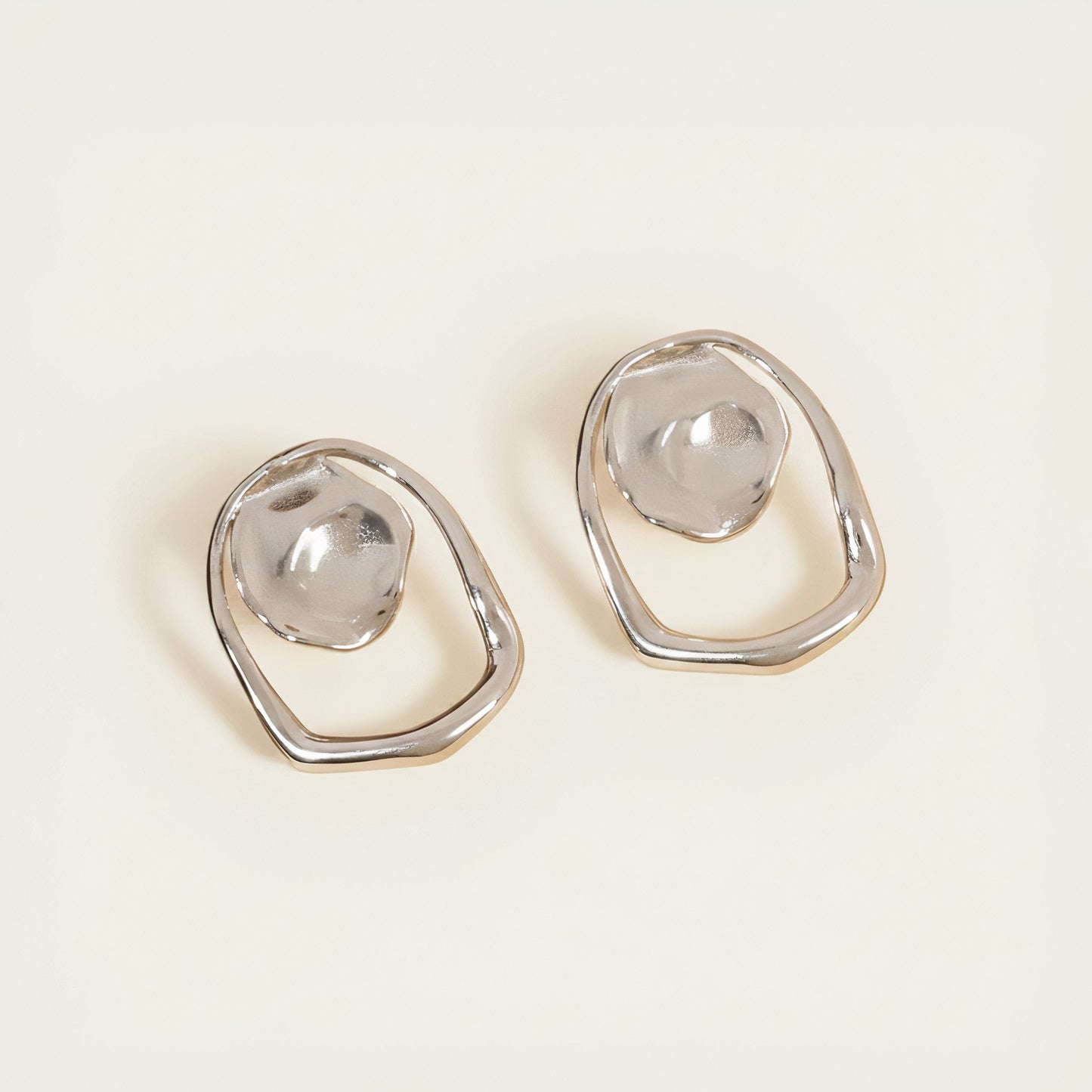 Time4Me silver geometric earrings featuring a hammered circle and irregular mirror-effect frame in stainless steel